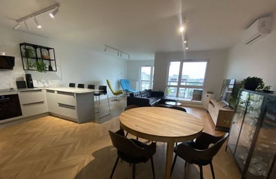 Miete einer modernen Wohnung mit 3 Schlafzimmern, 107 m², Blick auf die Weichsel, Zabłocie, Krakau, Polen